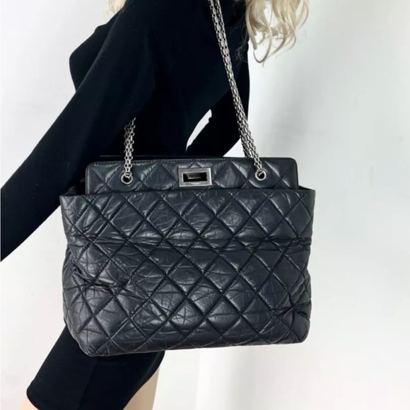 CHANEL 2.55 Reissue Aged Calfskin Black Tote Bag - Picture 9 of 12
